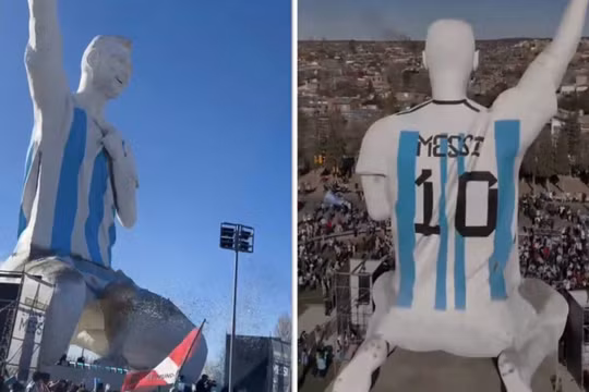 Cận cảnh tượng Messi quỳ gối cao nhất thế giới