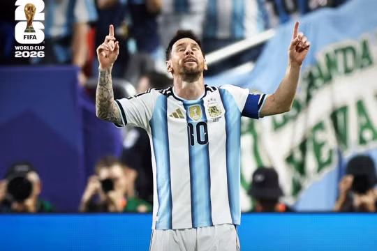 Messi làm điều đặc biệt với Kun Aguero trước cú hat-trick lịch sử
