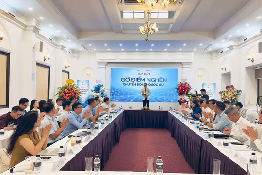 Tọa đàm “Gỡ điểm nghẽn chuyển đổi số quốc gia” được Hội Truyền thông số Việt Nam và Tạp chí điện tử VietTimes tổ chức.