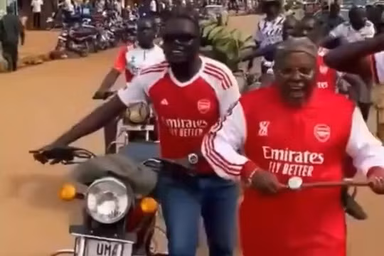Fan Arsenal khắp thế giới đổ ra đường ăn mừng ngôi vô địch