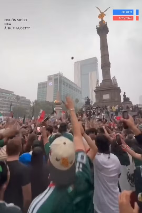 Người dân Mexico đổ ra đường tắm mưa trong ngày khai mạc World Cup 2026