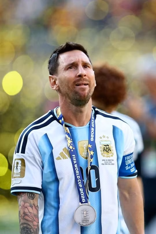 Vì sao Messi bật khóc? 