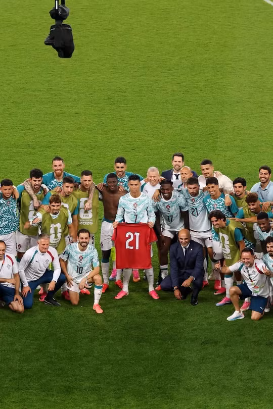 Ronaldo gây xúc động khi mặc áo tưởng nhớ Diogo Jota sau chiến thắng