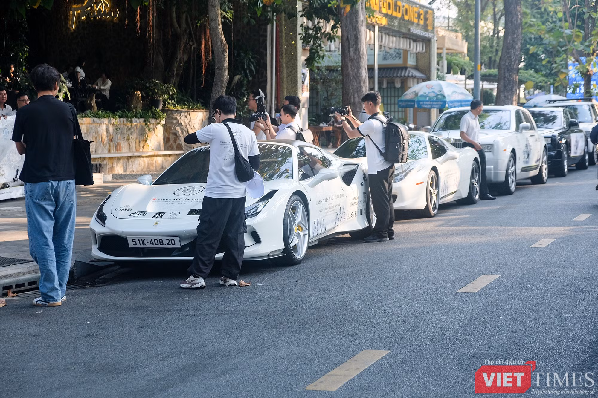 vt-sieu-xe-ferrari-dang-le-nguyen-vu-221.jpg