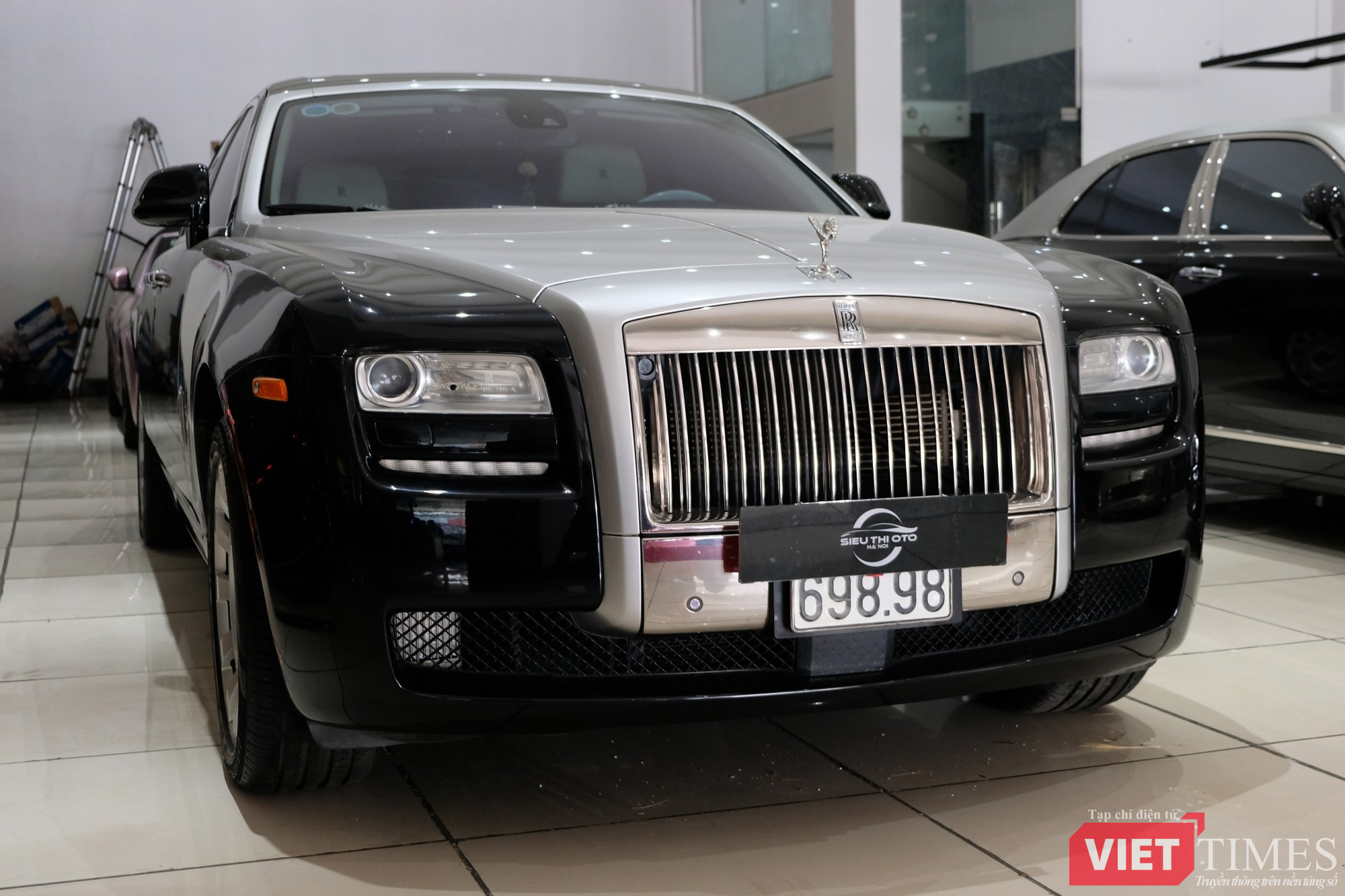 vt-rolls-royce-ghost-15-nam-tuoi-rao-gia-ngang-mercedes-s-450-anh-9.jpg