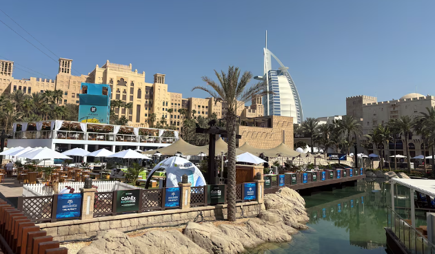 Toàn cảnh Madinat Jumeirah, nơi diễn ra hội nghị Token 2049 Crypto tại Dubai. Ảnh: Reuters.