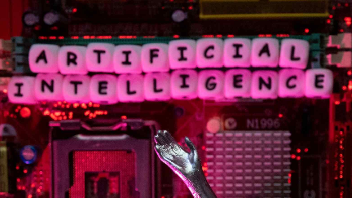 Trí tuệ nhân tạo (AI) là lý do hấp dẫn đối với nhà đầu tư để cắt giảm chi phí, nhưng có rất ít bằng chứng cho thấy đây là yếu tố chính dẫn đến việc sa thải nhân viên. Ảnh: Nikkei Asia.