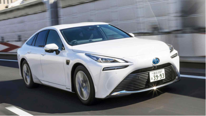 Mẫu xe chở khách chạy bằng pin nhiên liệu hydro Mirai của Toyota đã không đạt được thành công về mặt thương mại. Ảnh: Nikkei Asia.