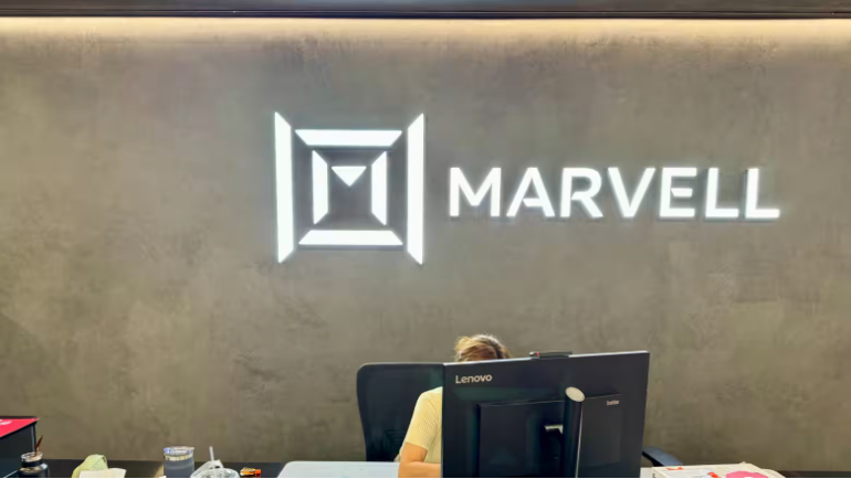 Hãng thiết kế bán dẫn hàng đầu của Mỹ, Marvell, cho biết Việt Nam có thể sản xuất các chip ít tiên tiến hơn. Ảnh: Nikkei Asia.