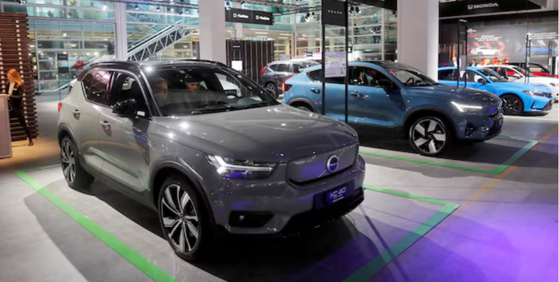 Mẫu xe Volvo XC40 chạy điện được trưng bày tại Triển lãm Ô tô Zurich. Ảnh: Reuters.
