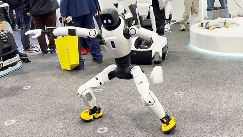 Robot hình người của Agibot trước quan khách tại CES 2026 ở Las Vegas. Ảnh: Nikkei Asia.