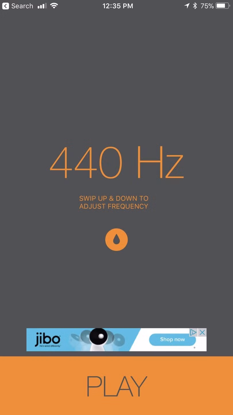 Hãy chạm và giữ vào biểu tượng giọt nước ở giữa màn hình. Dù Sonic đang hiển thị 440 Hz, 1080 Hz hay bất cứ tần số nào - một âm thanh đúng chuẩn đẩy nước sẽ phát ra từ iPhone khi bạn chạm và giữ giọt nước.