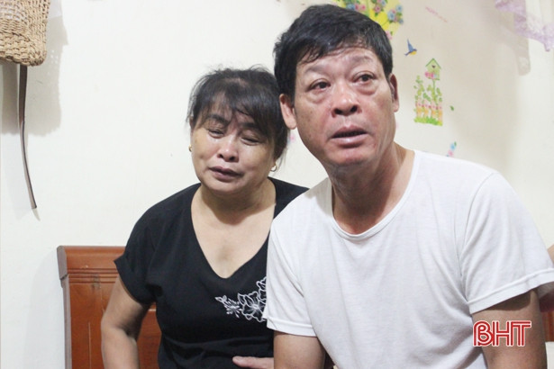 Bố mẹ chị Trà M. tin rằng con họ là một trong 39 nạn nhân 