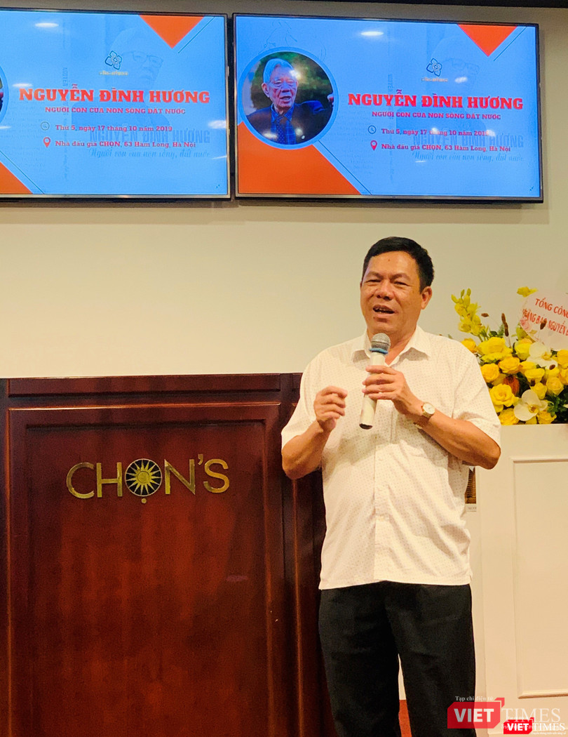 Nhà báo Lê Thọ Bình - Phó Tổng Biên tập phụ trách Tạp chí điện tử VietTimes -là chủ biên cuốn sách Nhà báo Lê Thọ Bình - Phó Tổng Biên tập phụ trách Tạp chí điện tử VietTimes -là chủ biên cuốn sách