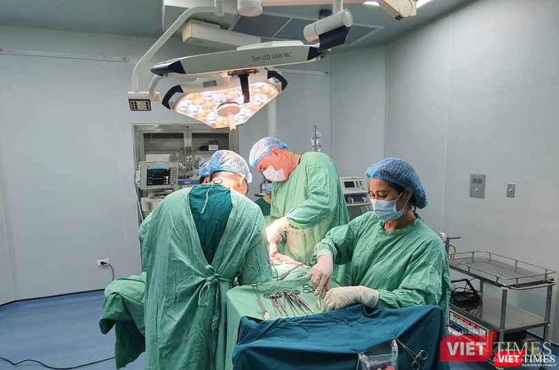 Chuyên gia phẫu thuật u đại trực tràng cho bệnh nhân Chuyên gia phẫu thuật u đại trực tràng cho bệnh nhân