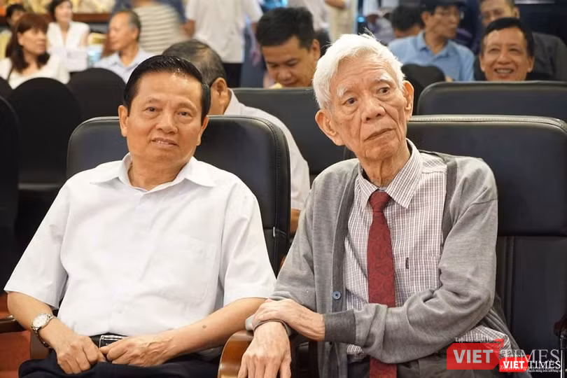 Ông Nguyễn Đình Hương và ông Lê Doãn Hợp – Chủ tịch danh dự Hội Truyền thông số Việt Nam, nguyên Bộ trưởng Bộ Thông tin và Truyền thông
