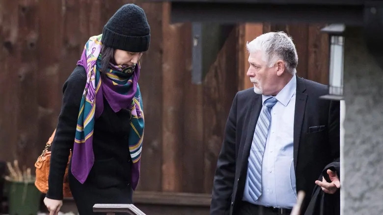 Việc Mỹ khởi tố bà Mạnh Vãn Chu và Huawei, chính thức yêu cầu dẫn độ bà Chu ngay hôm ông Lưu Hạc tới Mỹ được xem là phủ bóng đen lên cuộc đàm phán, thiếu thành ý đàm phán nghiêm trọng và thiếu tôn trọng đối thủ đàm phán Việc Mỹ khởi tố bà Mạnh Vãn Chu và Huawei, chính thức yêu cầu dẫn độ bà Chu ngay hôm ông Lưu Hạc tới Mỹ được xem là phủ bóng đen lên cuộc đàm phán, thiếu thành ý đàm phán nghiêm trọng và thiếu tôn trọng đối thủ đàm phán