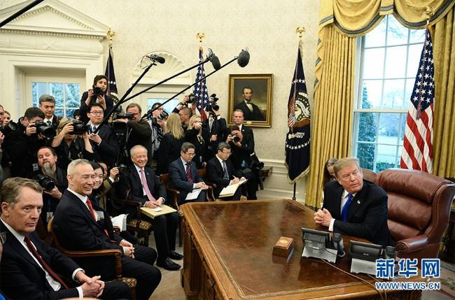 Ông Donald Trump tiếp ông Lưu Hạc và đoàn đàm phán Trung Quốc tại Nhà Trắng