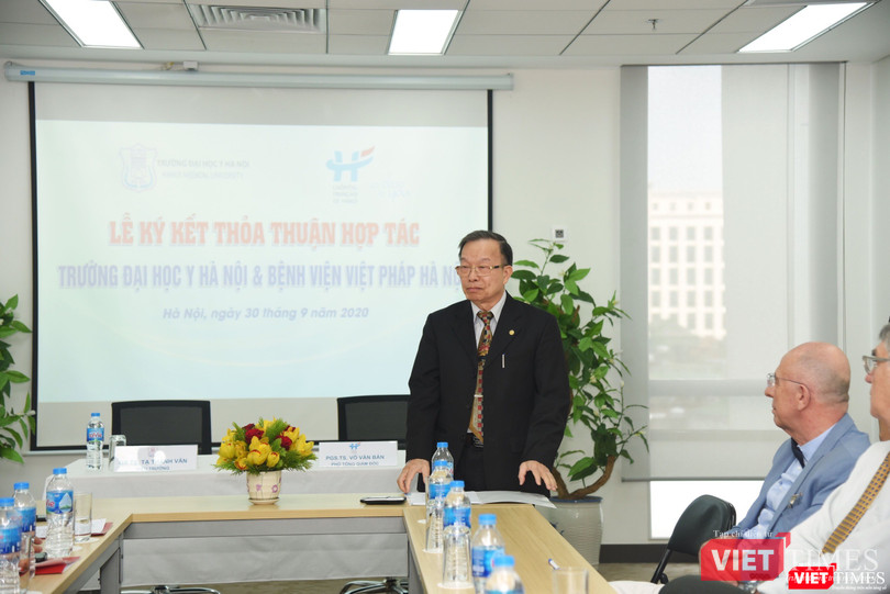 và PGS. TS. Võ Văn Bản – Phó Tổng Giám đốc Bệnh viện Việt Pháp Hà Nội - đánh giá cao sự hợp tác, hỗ trợ của Trường Đại học Y Hà Nội với Bệnh viện Việt Pháp Hà Nội từ khi Bệnh viện thành lập đến nay 