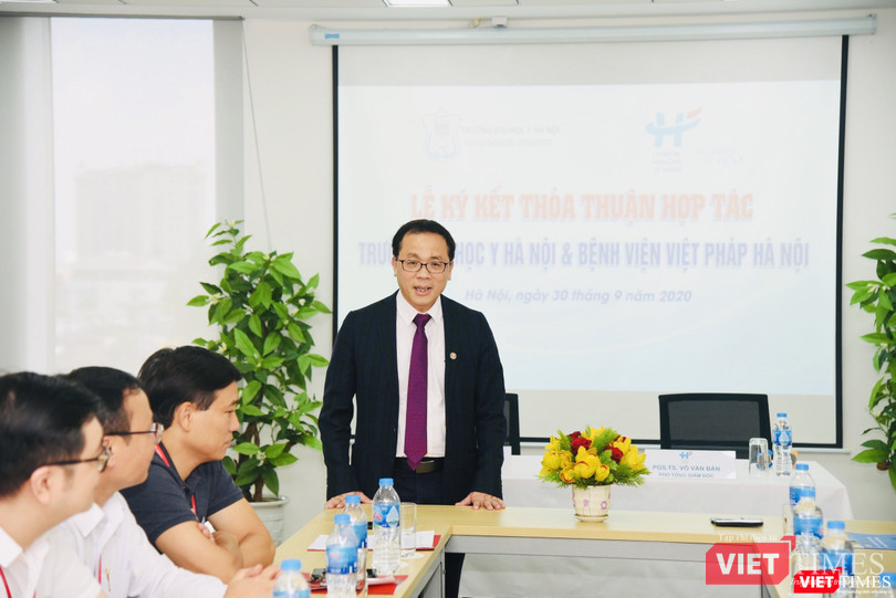 GS. TS. Tạ Thành Văn – Hiệu trưởng Trường Đại học Y Hà Nội - phát biểu khai mạc lễ ký hợp tác