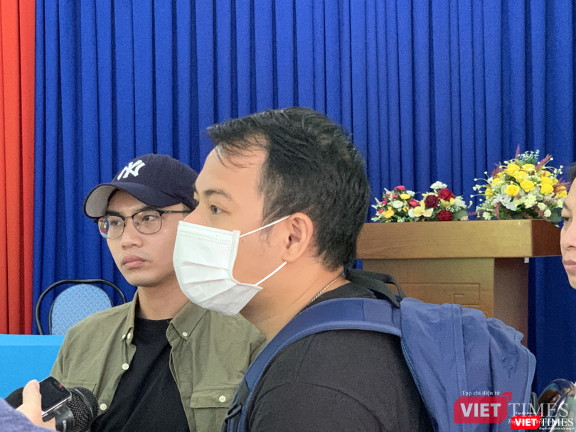 Lê Trung Hiếu – Trưởng Nhóm giáo dục đồng đẳng Bình Minh ở TP. Vũng Tàu (người mang khẩu trang) chia sẻ lo âu về tỉ lệ bé trai mắc HIV đang gia tăng Lê Trung Hiếu – Trưởng Nhóm giáo dục đồng đẳng Bình Minh ở TP. Vũng Tàu chia sẻ lo âu về tỉ lệ bé trai mắc HIV đang gia tăng