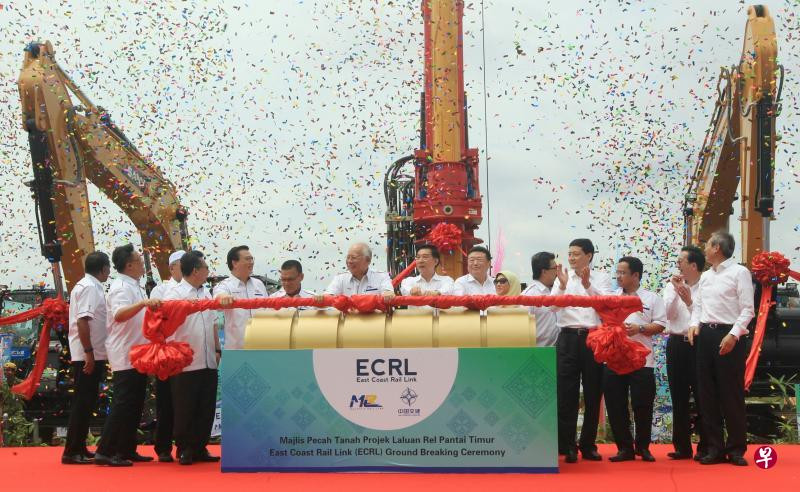 Ông Najib Razak và các quan chức hai nước tham dự lễ khởi công tuyến đường sắt ERCL