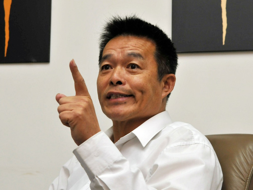 Ông Hồ An Cương cho rằng, các quốc gia phát triển đã “vì phát triển mà lão hóa”, đang đi tới suy thoái, là cơ hội lịch sử hiếm có về “thiên thời, địa lợi, quốc hòa” đối với Trung Quốc. Ông Hồ An Cương cho rằng, các quốc gia phát triển đã “vì phát triển mà lão hóa”, đang đi tới suy thoái, là cơ hội lịch sử hiếm có về “thiên thời, địa lợi, quốc hòa” đối với Trung Quốc.