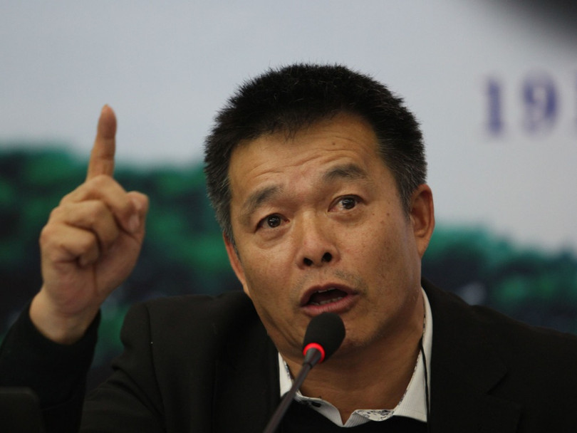 Ông Hồ An Cương: “Trung Quốc đã bước vào thời kỳ đuổi kịp và vượt qua toàn diện nước Mỹ; trong đó về thực lực kinh tế đã vượt Mỹ năm 2013, khoa học kỹ thuật đã vượt Mỹ năm 2015, sức mạnh quốc gia tổng hợp đã hoàn thành vượt Mỹ từ năm 2012." Ông Hồ An Cương: “Trung Quốc đã bước vào thời kỳ đuổi kịp và vượt qua toàn diện nước Mỹ; trong đó về thực lực kinh tế đã vượt Mỹ năm 2013, khoa học kỹ thuật đã vượt Mỹ năm 2015, sức mạnh quốc gia tổng hợp đã hoàn thành vượt Mỹ từ năm 2012."