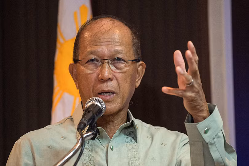 Bộ trưởng Quốc phòng Philippines Delfin Lorenzana: “Chúng tôi sẽ kiên quyết phản đối. Chúng tôi không cho phép Trung Quốc đem vũ khí hạt nhân hoặc các nhà máy điện hạt nhân vào khu vực biển đang có tranh chấp này” Bộ trưởng Quốc phòng Philippines Delfin Lorenzana: “Chúng tôi sẽ kiên quyết phản đối. Chúng tôi không cho phép Trung Quốc đem vũ khí hạt nhân hoặc các nhà máy điện hạt nhân vào khu vực biển đang có tranh chấp này”