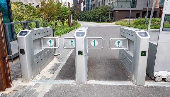 Thành phố Hoàng Cương bắt đầu thực hiện quản lý kiểu đóng kín từ 24h đêm 13/2 (Ảnh: Jiemian)