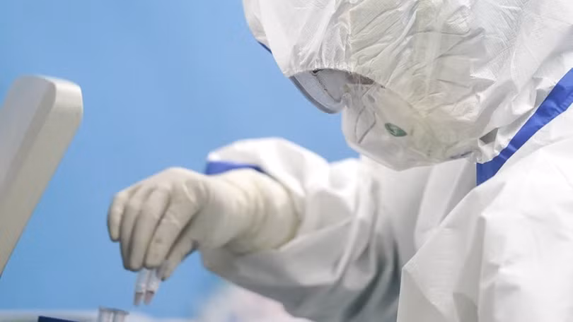 Việc nghiên cứu, sản xuất thuốc điều trị COVID-19 được tiến hành mạnh ở Trung Quốc (Ảnh: Tân Hoa xã) Việc nghiên cứu, sản xuất thuốc điều trị COVID-19 được tiến hành mạnh ở Trung Quốc (Ảnh: Tân Hoa xã)