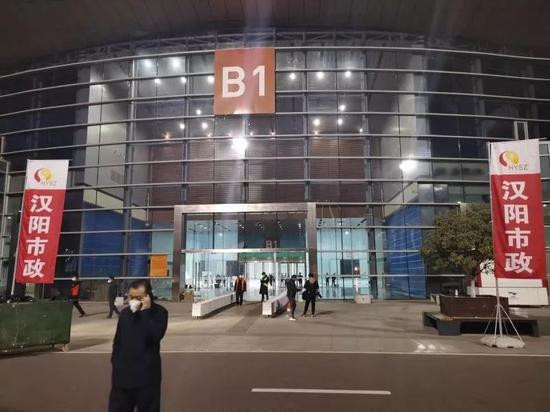 Trung tâm Triển lãm Quốc tế biến thành bệnh viện (Ảnh: Guancha) Trung tâm Triển lãm Quốc tế biến thành bệnh viện (Ảnh: Guancha)