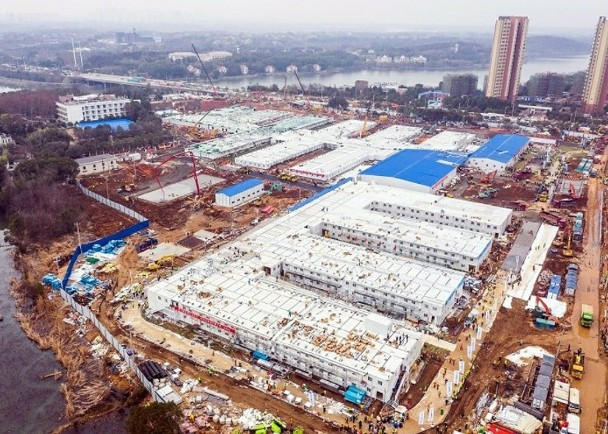 Bệnh viện ngàn giường Hỏa Thần Sơn đã đưa vào sử dụng 5 ngày nhưng chỉ có thể nhận 86 bệnh nhân, gây dị nghị (Ảnh: Đông Phương) Bệnh viện ngàn giường Hỏa Thần Sơn đã đưa vào sử dụng 5 ngày nhưng chỉ có thể nhận 86 bệnh nhân, gây dị nghị (Ảnh: Đông Phương)