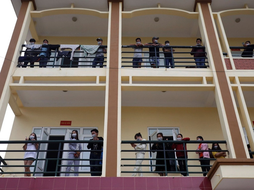 Sử dụng doanh trại quân đội làm nơi cách ly người Việt Nam trở về từ Trung Quốc ở tỉnh Lạng Sơn (Ảnh: Reuters). Sử dụng doanh trại quân đội làm nơi cách ly người Việt Nam trở về từ Trung Quốc ở tỉnh Lạng Sơn (Ảnh: Reuters).