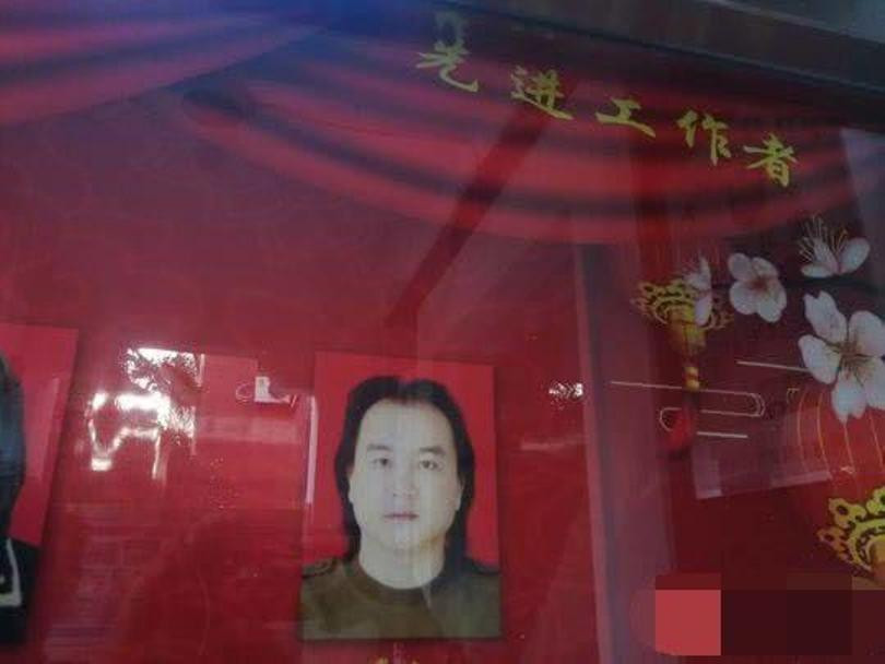 Chân dung Thường Khải được treo trang trọng tại Phòng truyền thống của hãng phim Hồ Bắc (Ảnh: Toutiao)