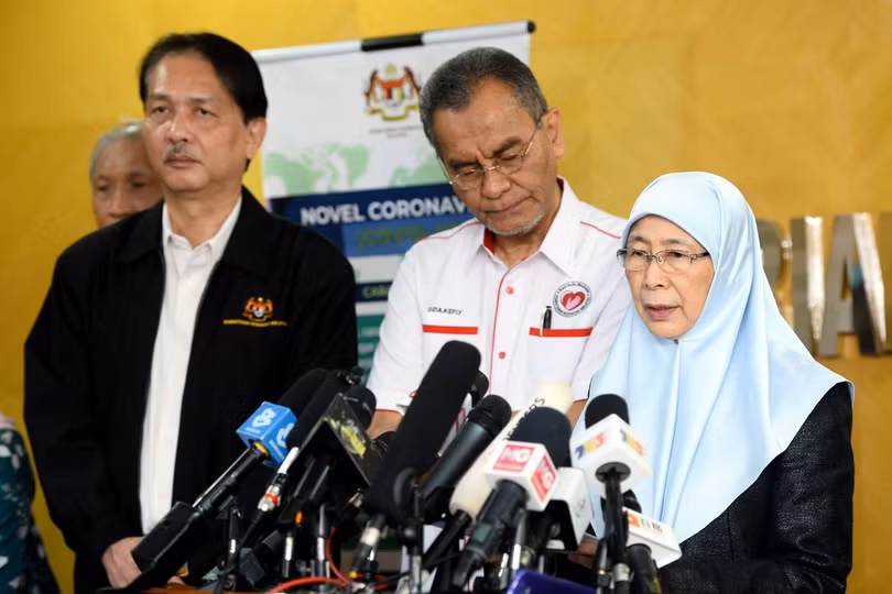 Phó Thủ tướng Malaysia Wan Azizah Ismail (phải) tuyên bố cấm nhập cảnh những hành khách còn lại trên tàu Westerdam đang ở Campuchia (Ảnh: The Star)