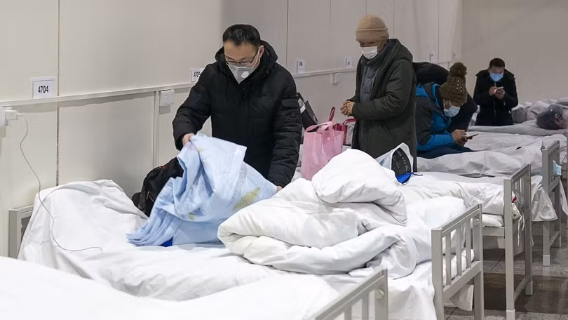 Số bệnh nhân tăng nhanh, dù lập thêm nhiều bệnh viện tạm, Vũ Hán vẫn thiếu giường bệnh nghiêm trọng (Ảnh: Đa Chiều) Số bệnh nhân tăng nhanh, dù lập thêm nhiều bệnh viện tạm, Vũ Hán vẫn thiếu giường bệnh nghiêm trọng (Ảnh: Đa Chiều)