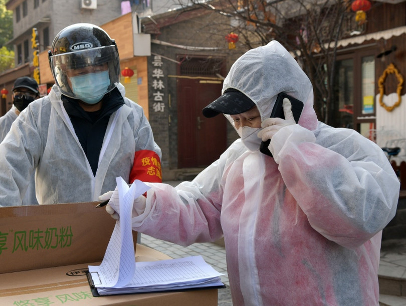 Nhiều thành phố Trung Quốc đã thực hiện quản lý kiểu đóng kín, kiểm tra, rà soát chặt chẽ tình hình dịch bệnh (Ảnh: Tân Hoa xã)