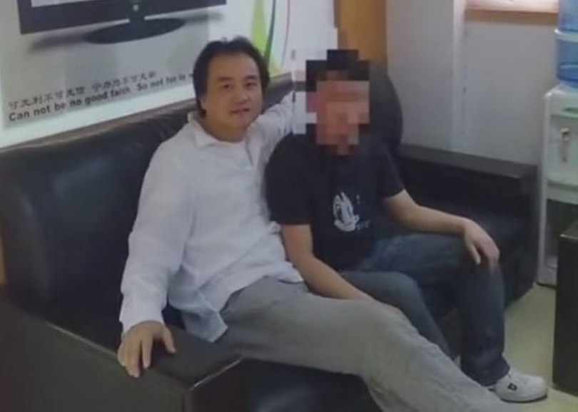 Đạo diễn Thường Khải và con trai (Ảnh: Đông Phương)