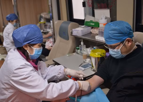 Nguồn máu dự trữ tại một số địa phương thiếu nghiêm trọng (Ảnh Chinanews)