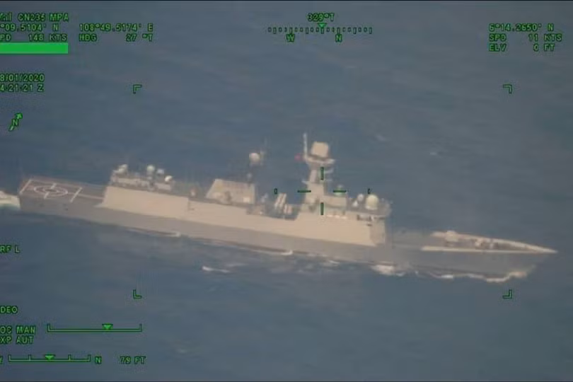Chiếc type 054A của Trung Quốc xuất hiện tại vùng biển hai bên tranh chấp bị máy bay Indonesia chụp được (Ảnh: Đa Chiều)