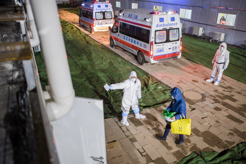 Tiếp nhận bệnh nhân vào bệnh viện Lôi Thần Sơn điều trị (Ảnh: Tân Hoa xã) Tiếp nhận bệnh nhân vào bệnh viện Lôi Thần Sơn điều trị (Ảnh: Tân Hoa xã)