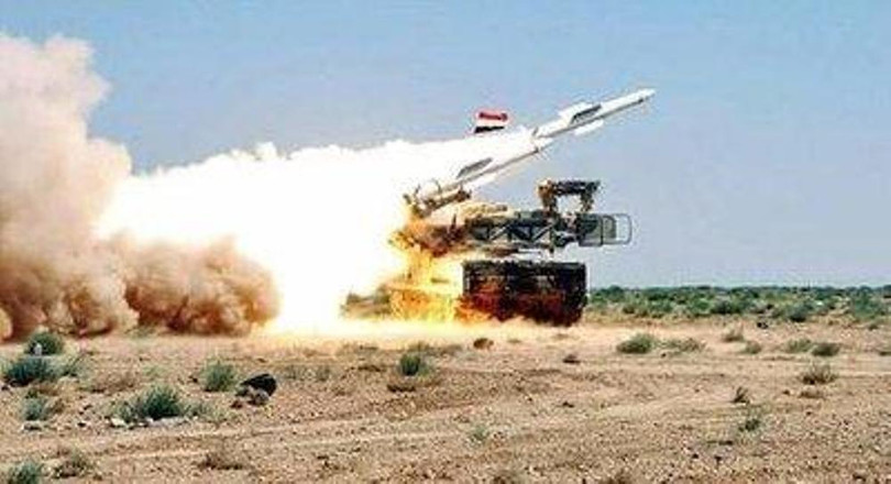 Hệ thống tên lửa phòng không tầm trung 9K37 “Buk” của quân đội Syria khai hỏa (Ảnh: Sohu).
