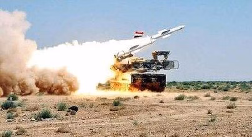 Hệ thống tên lửa phòng không tầm trung 9K37 “Buk” của quân đội Syria khai hỏa (Ảnh: Sohu).