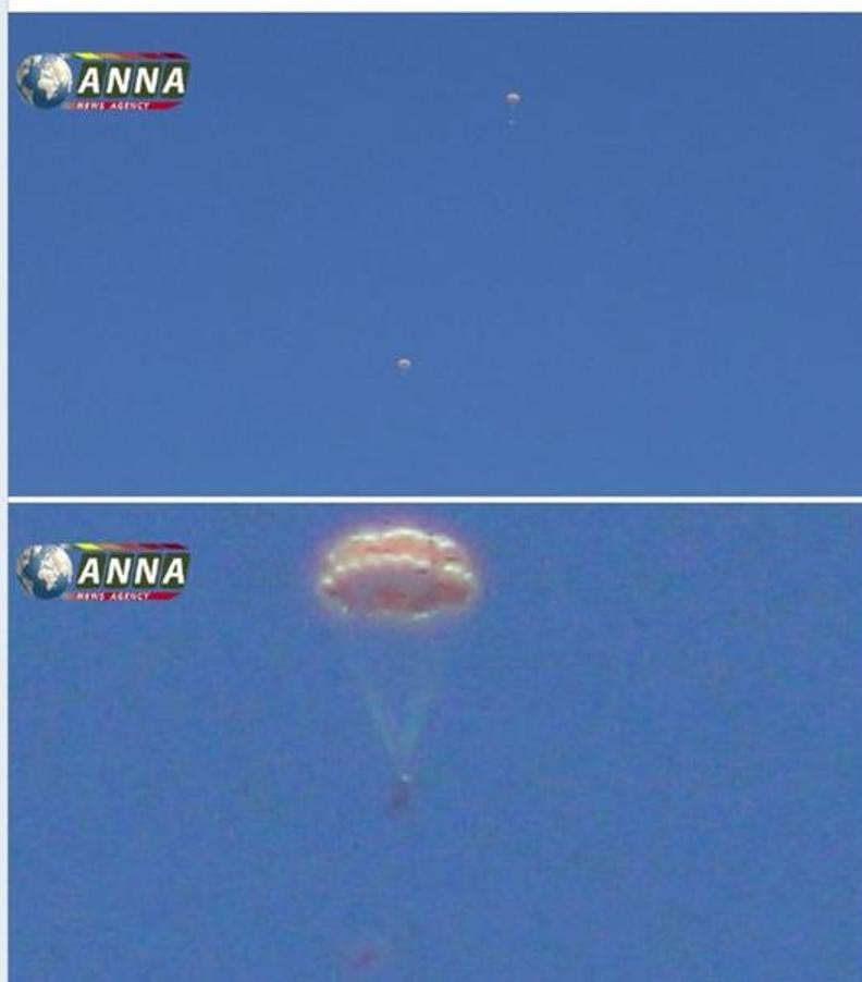 Phi công Syria nhảy dù sau khi chiếc Su-24 bị máy bay F-16 của Thổ Nhĩ Kỳ bắn hạ (Ảnh: ANNA).