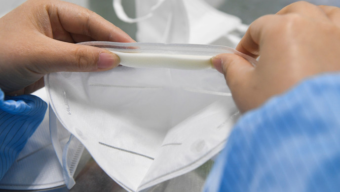 Khẩu trang ở Thụy Sĩ hầu như dựa vào nhập của nước ngoài, việc Đức giữ lại 240 ngàn khẩu trang không cho xuất sang Thụy Sĩ đã gây nên rắc rối ngoại giao giữa hai nước. (Ảnh: Guancha).