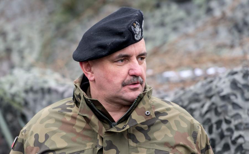 Tướng Yaroslaw Mika, Tổng tư lệnh Lực lượng Vũ trang Ba Lan bị lây nhiễm COVID-19 sau một cuộc họp chỉ huy Lục quân các nước NATO và Mỹ tại một căn cứ Mỹ ở Đức (Ảnh: PAP).