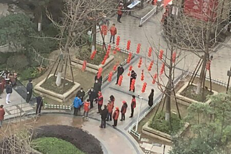 Hình ảnh lãnh đạo quận Thanh Sơn, Vũ Hán dàn dựng để đón Phó Thủ tướng Tôn Xuân Lan (Ảnh: Đa Chiều).