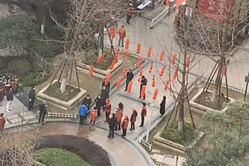 Hình ảnh lãnh đạo quận Thanh Sơn, Vũ Hán dàn dựng để đón Phó Thủ tướng Tôn Xuân Lan (Ảnh: Đa Chiều).