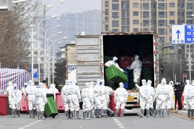 Công tác chống dịch vẫn đang diễn ra quyết liệt tại nhiều tỉnh, thành Trung Quốc (Ảnh: Reuters).